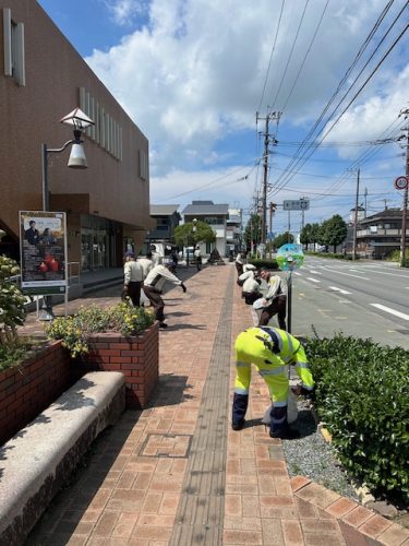 “ひとつの思いで動いた40人”──熊本・八代営業所が合同で地域清掃活動を実施！
